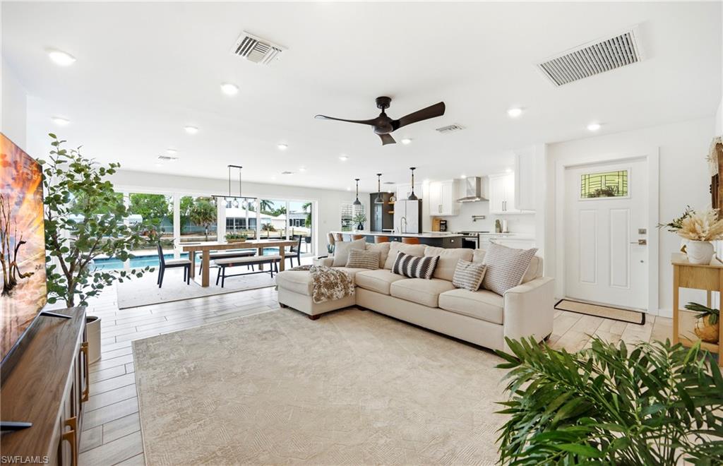 16 Sunview Blvd, Fort Myers Beach, FL 33931 photo