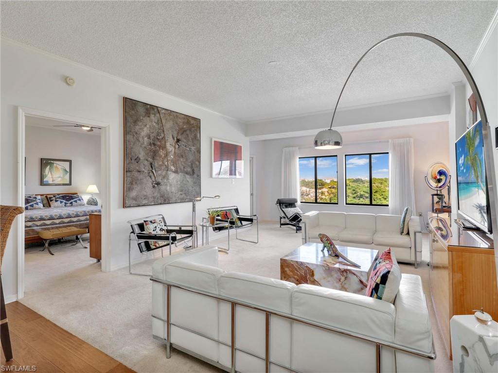 201 Arbor Lake Dr, Naples, FL 34110