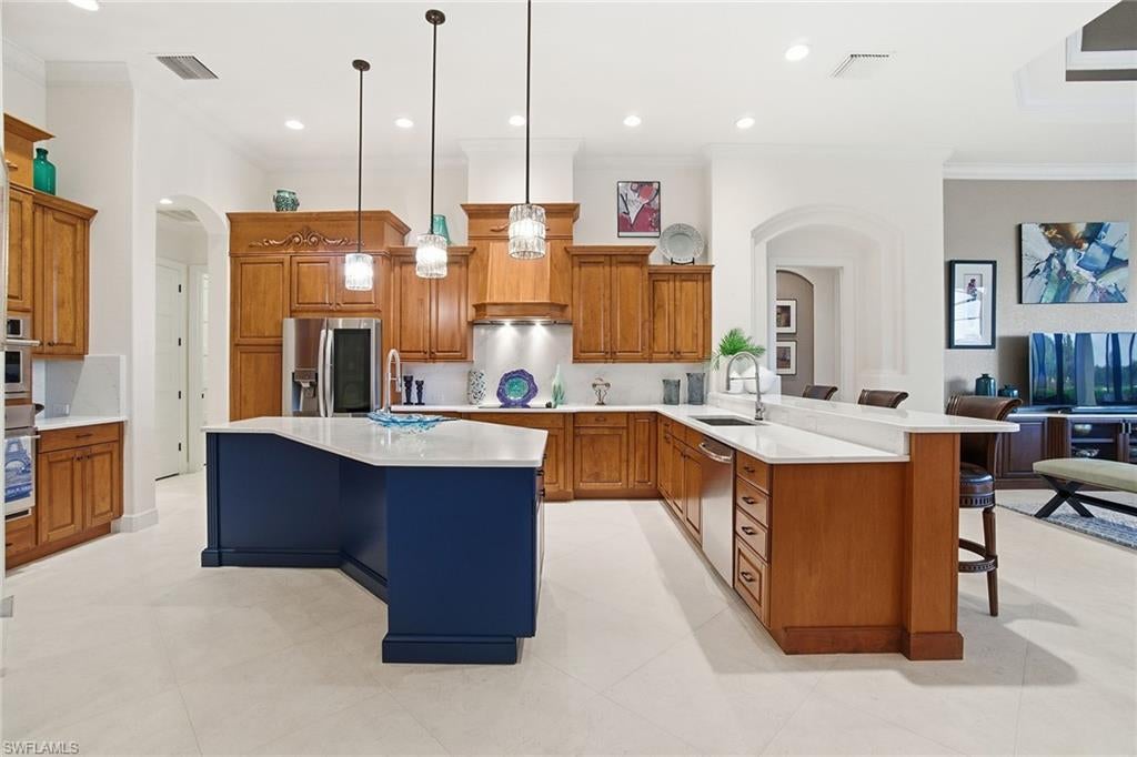 6891 Lakewood Isle Dr, Fort Myers, FL 33908 photo
