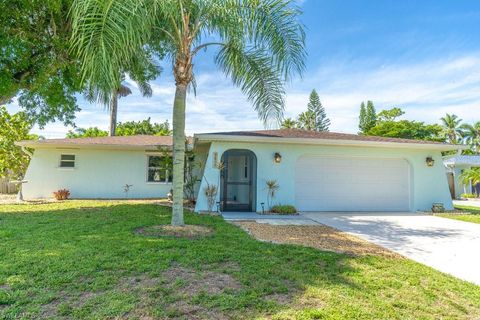Single Family Residence in BONITA SPRINGS FL 9804 Tonya CT.jpg