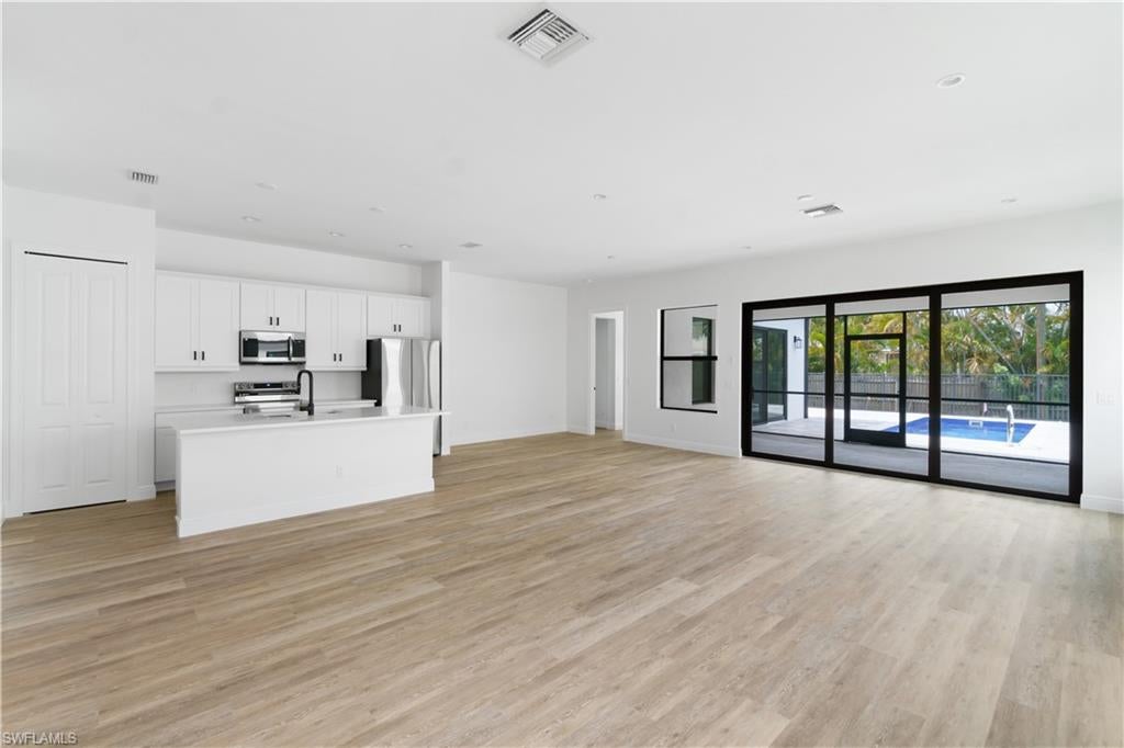 833 837 91 Ave, Naples, FL 34108 photo