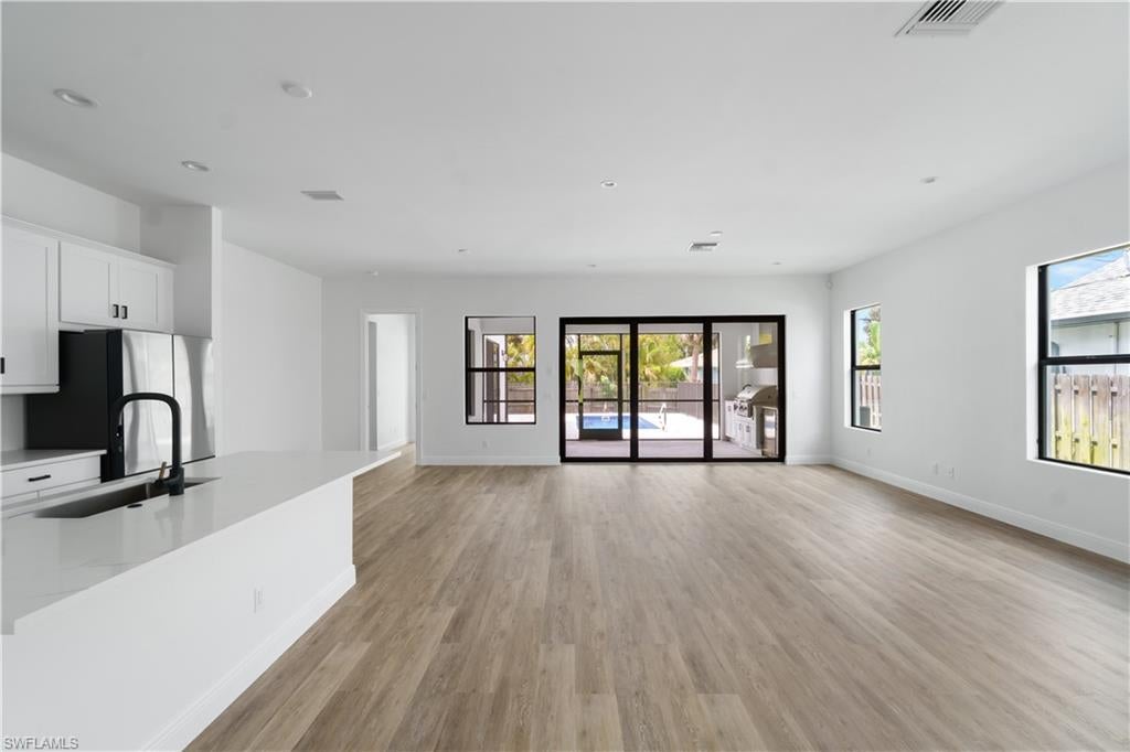 833 837 91 Ave, Naples, FL 34108 photo