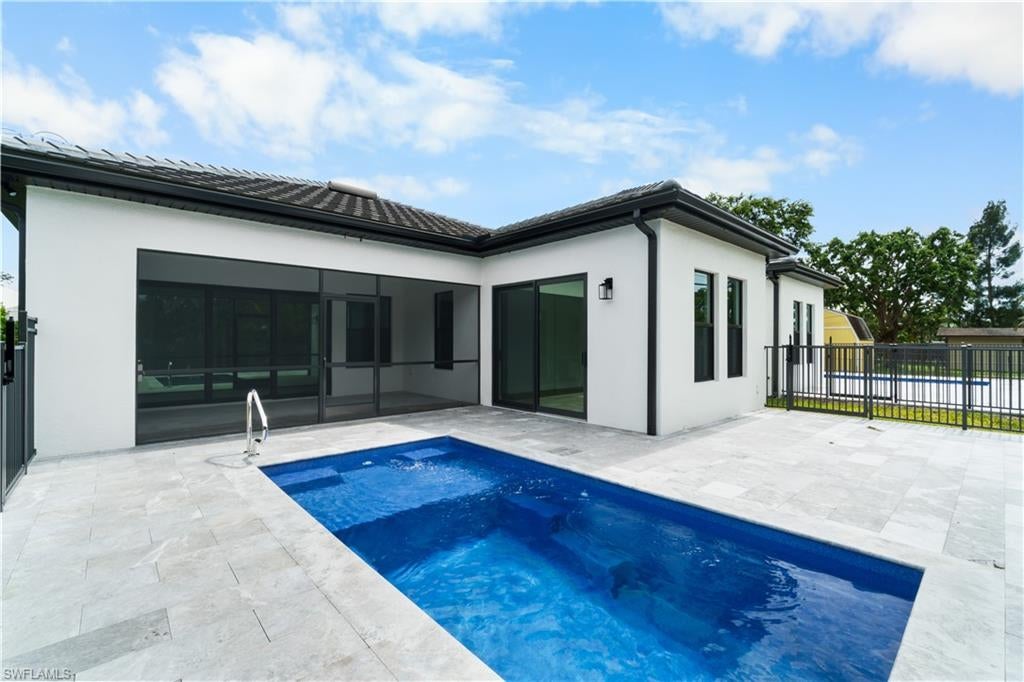 833 837 91 Ave, Naples, FL 34108 photo