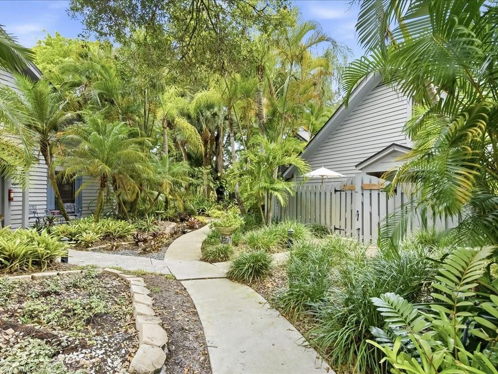 1337 Solana Rd, Naples, FL 34103 photo