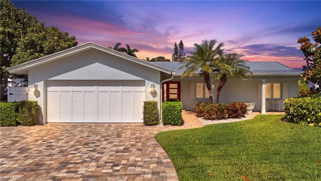 1590 Sandpiper St, Naples, FL 34102