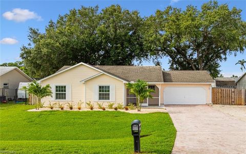 Single Family Residence in FORT MYERS FL 8492 Coral DR.jpg