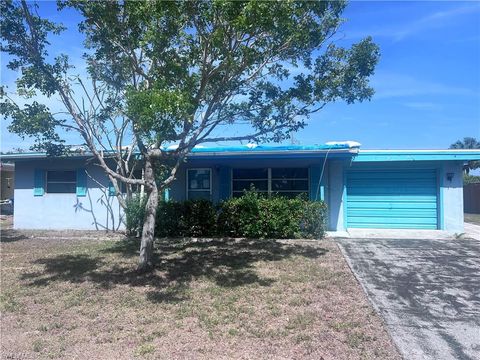 Single Family Residence in FORT MYERS FL 4345 Orangewood AVE.jpg