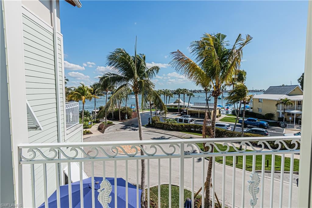 1001 10 Ave, Naples, FL 34102