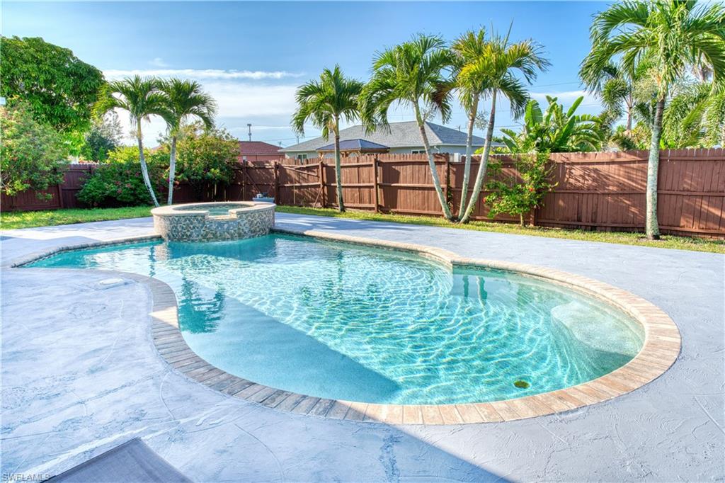 930 SW 37 Ter, Cape Coral, FL 33914 photo