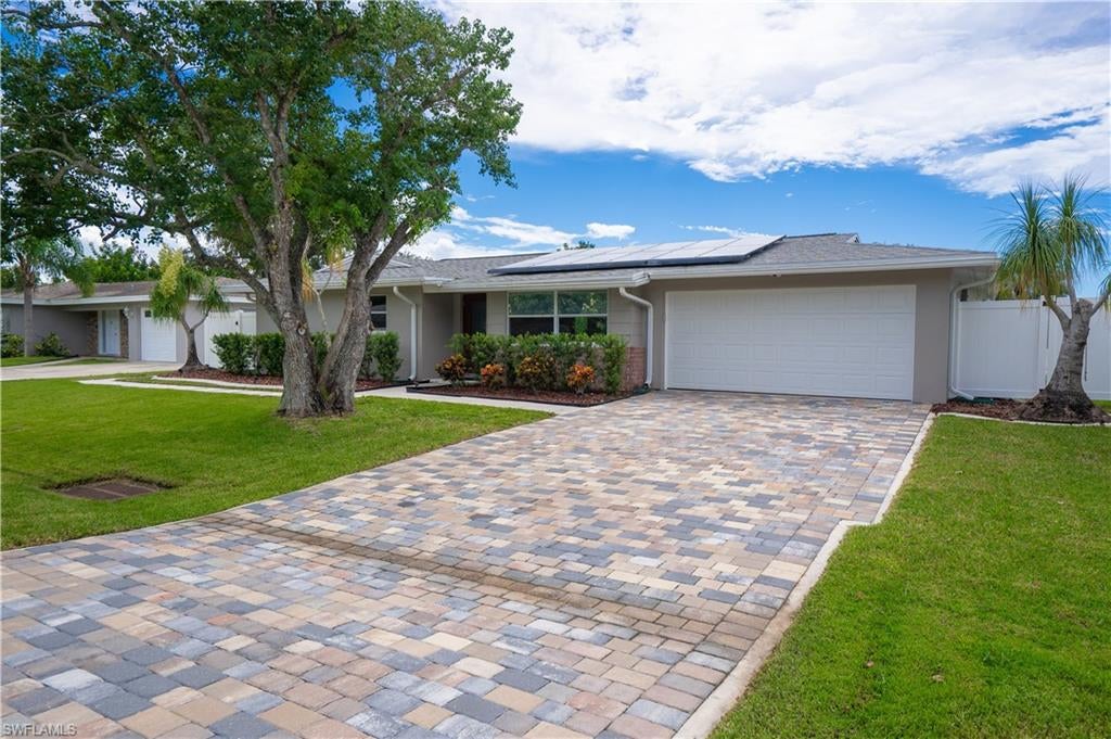 1640 Flossmoor Rd, Fort Myers, FL 33919