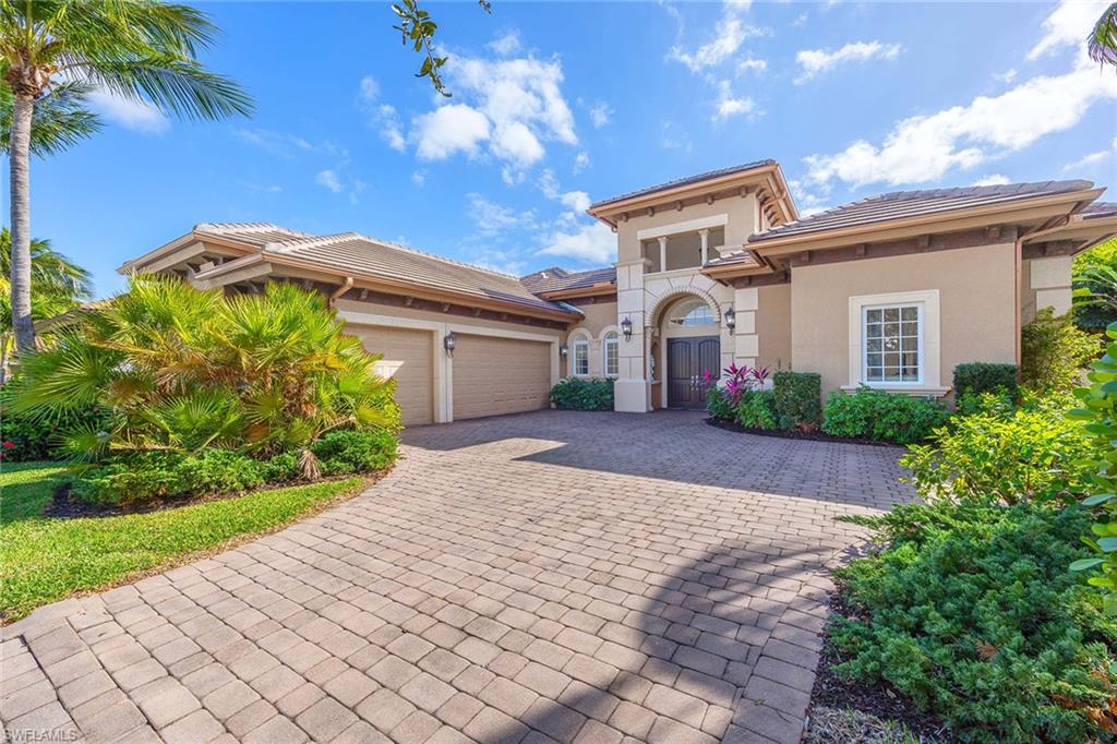 8894 Shenendoah Cir, Naples, FL 34113