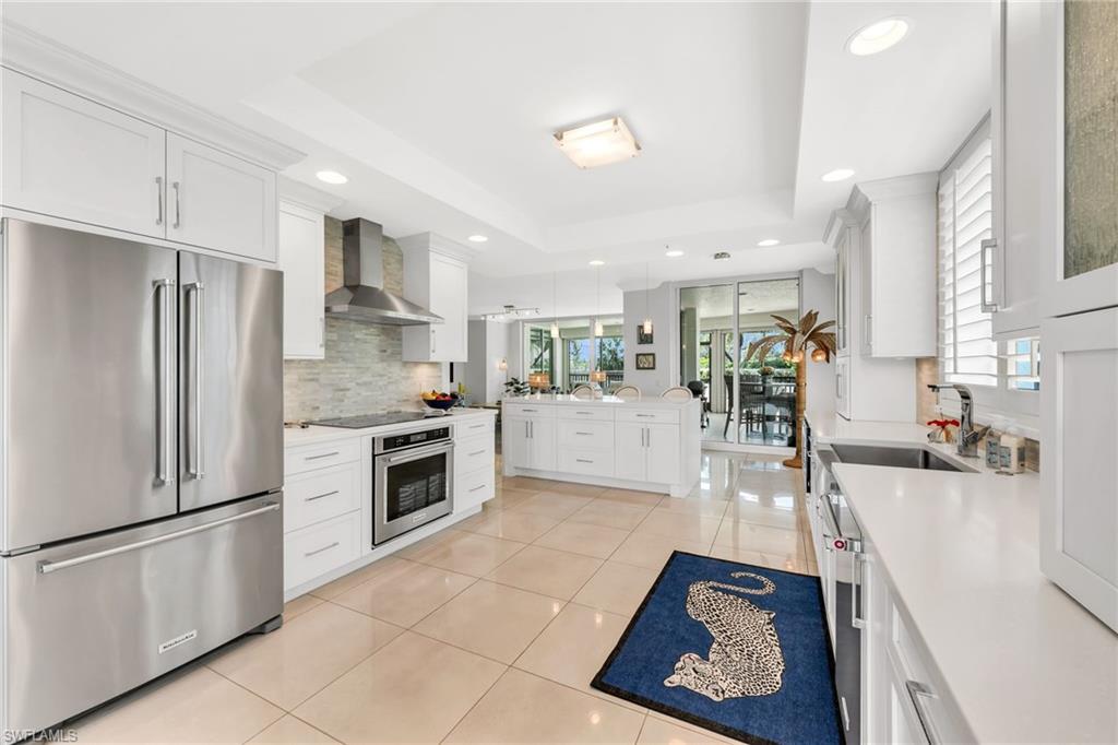 455 Cove Tower Drive 304, Naples, FL 34110 photo