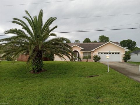 Single Family Residence in LEHIGH ACRES FL 833 Sentinela BLVD.jpg