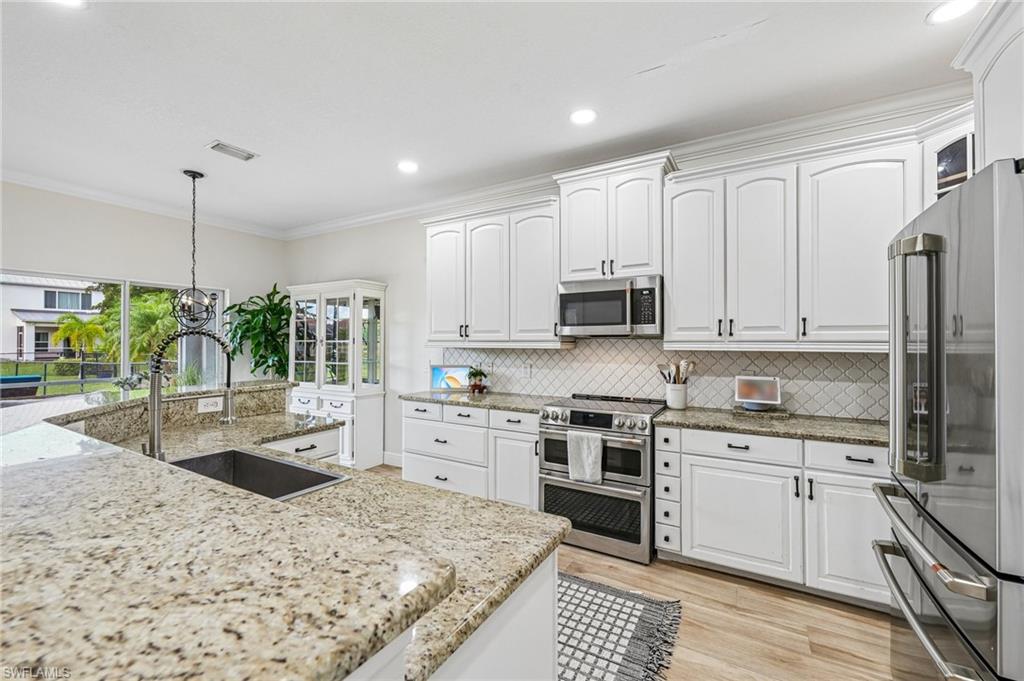 2538 Blackburn Cir, Cape Coral, FL 33991 photo
