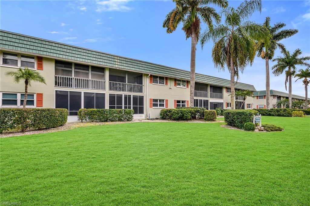 200 Valley Stream Dr, Naples, FL 34113