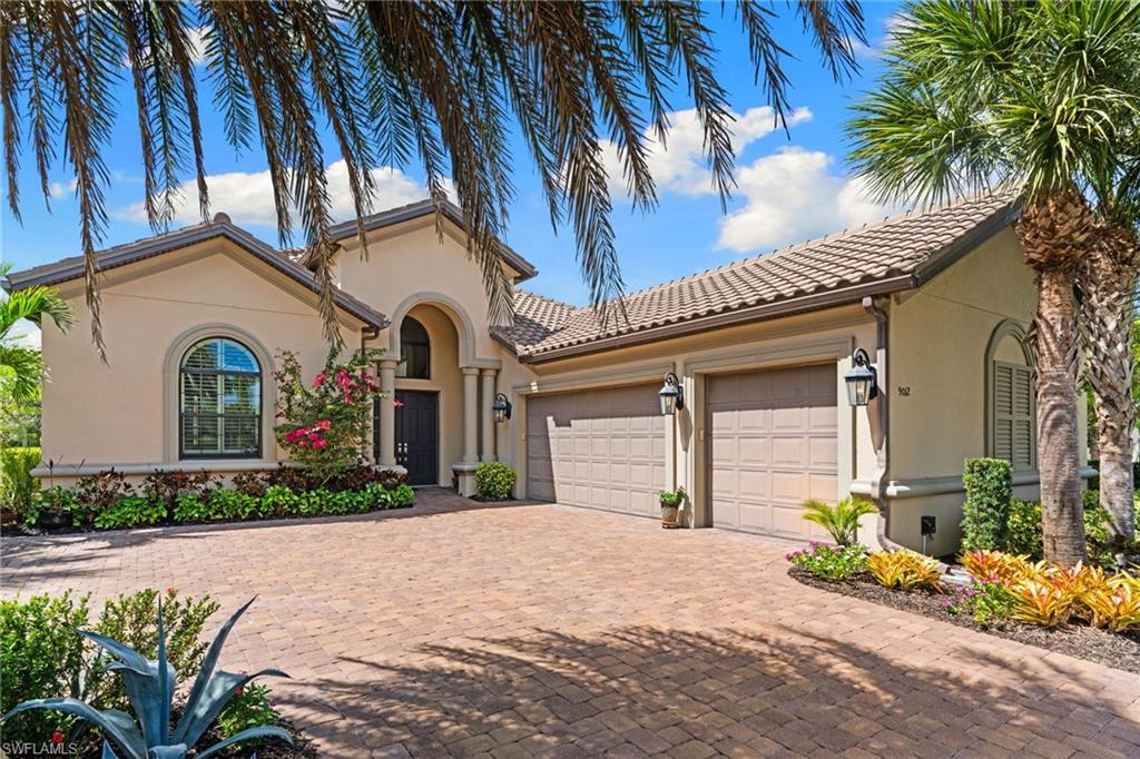 9012 Sorreno Ct, Naples, FL 34119 photo