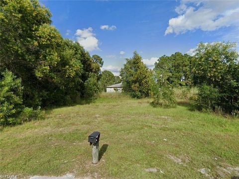  in LEHIGH ACRES FL 105/107 Jenna AVE.jpg