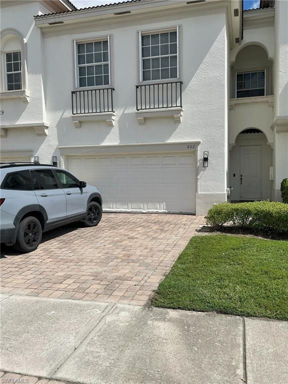 7029 Ambrosia Ln, Naples, FL 34119