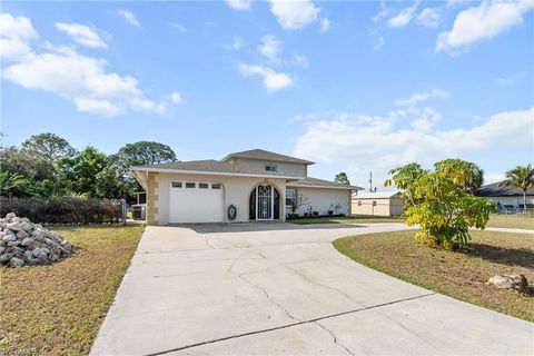 Single Family Residence in LEHIGH ACRES FL 201 Ivan AVE 40.jpg