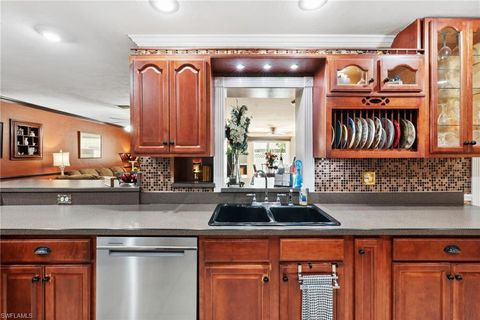 Single Family Residence in LEHIGH ACRES FL 201 Ivan AVE 21.jpg