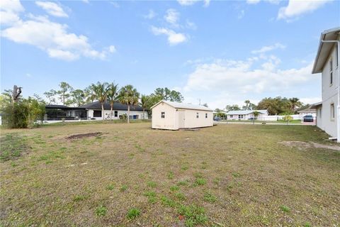 Single Family Residence in LEHIGH ACRES FL 201 Ivan AVE 48.jpg