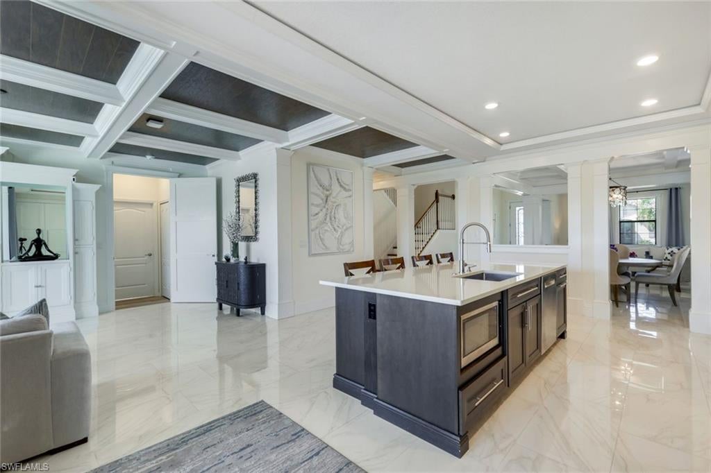 9250 Shadow Oak Ln, Naples, FL 34120 photo