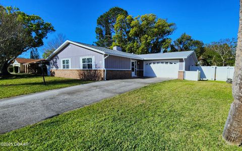 Single Family Residence in Daytona Beach FL 1659 E Shangri La Drive.jpg