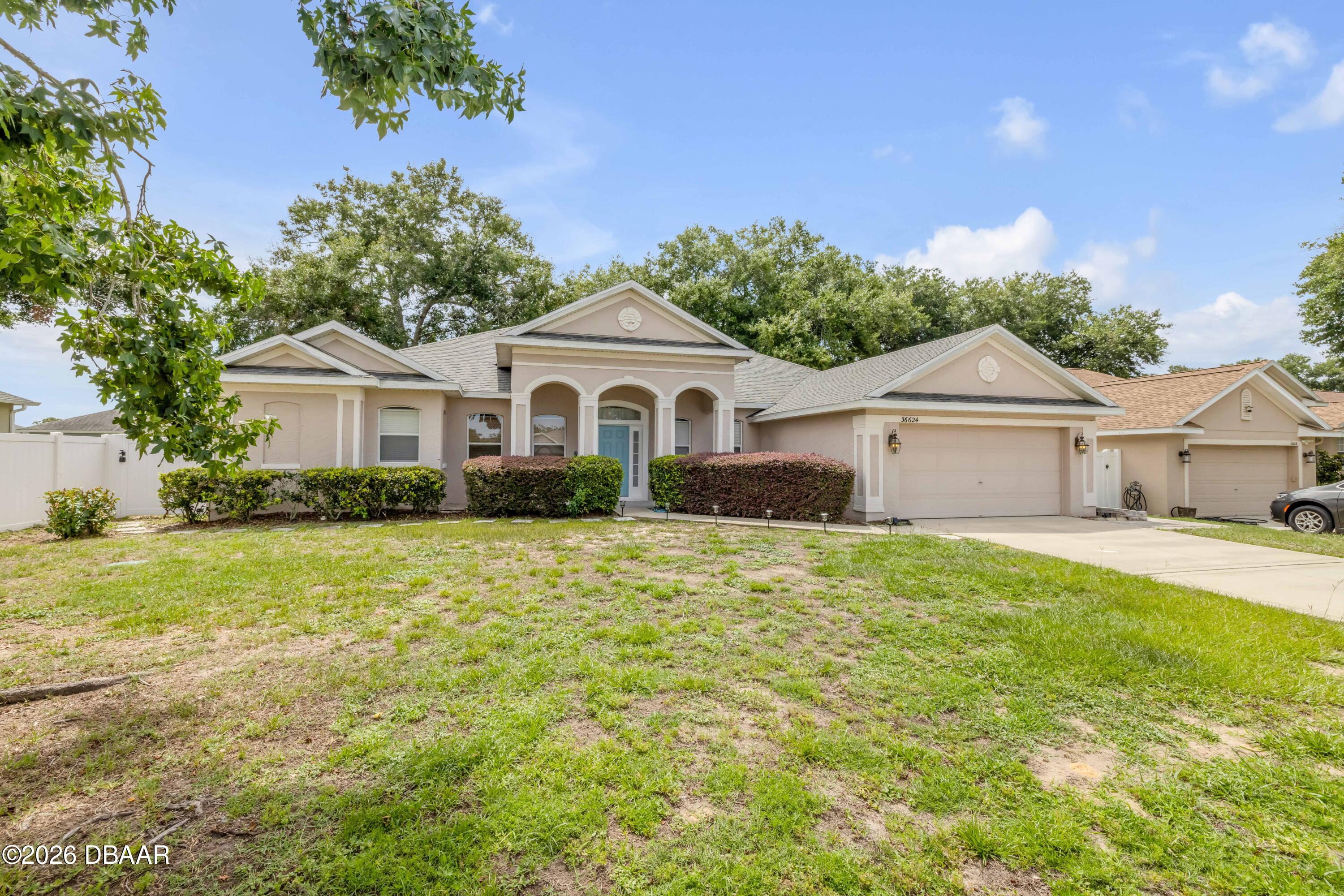 36624 Grand Island Oaks Cir, Grand Island, FL 32735