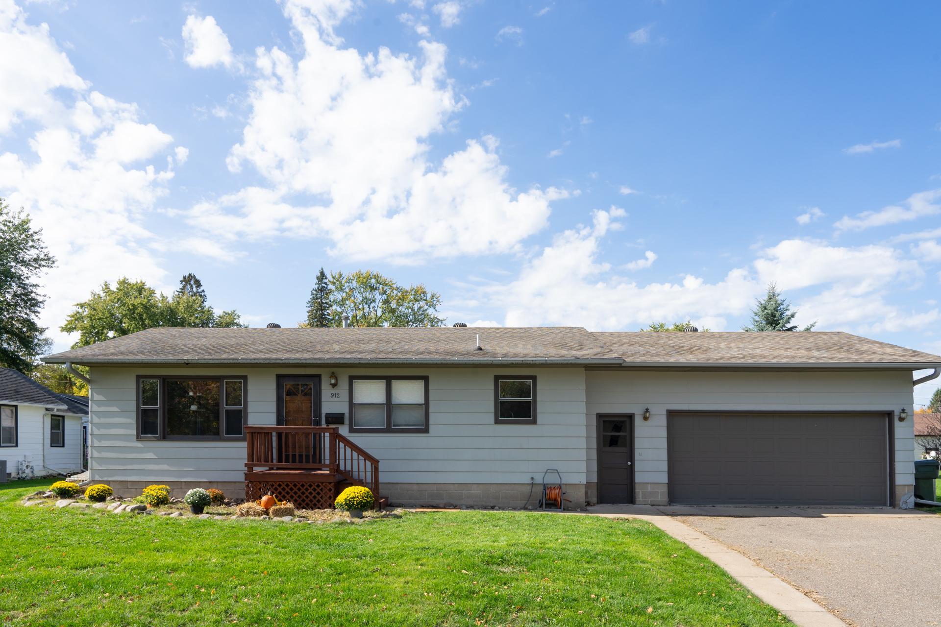 912 12th St, Brainerd, MN 56401