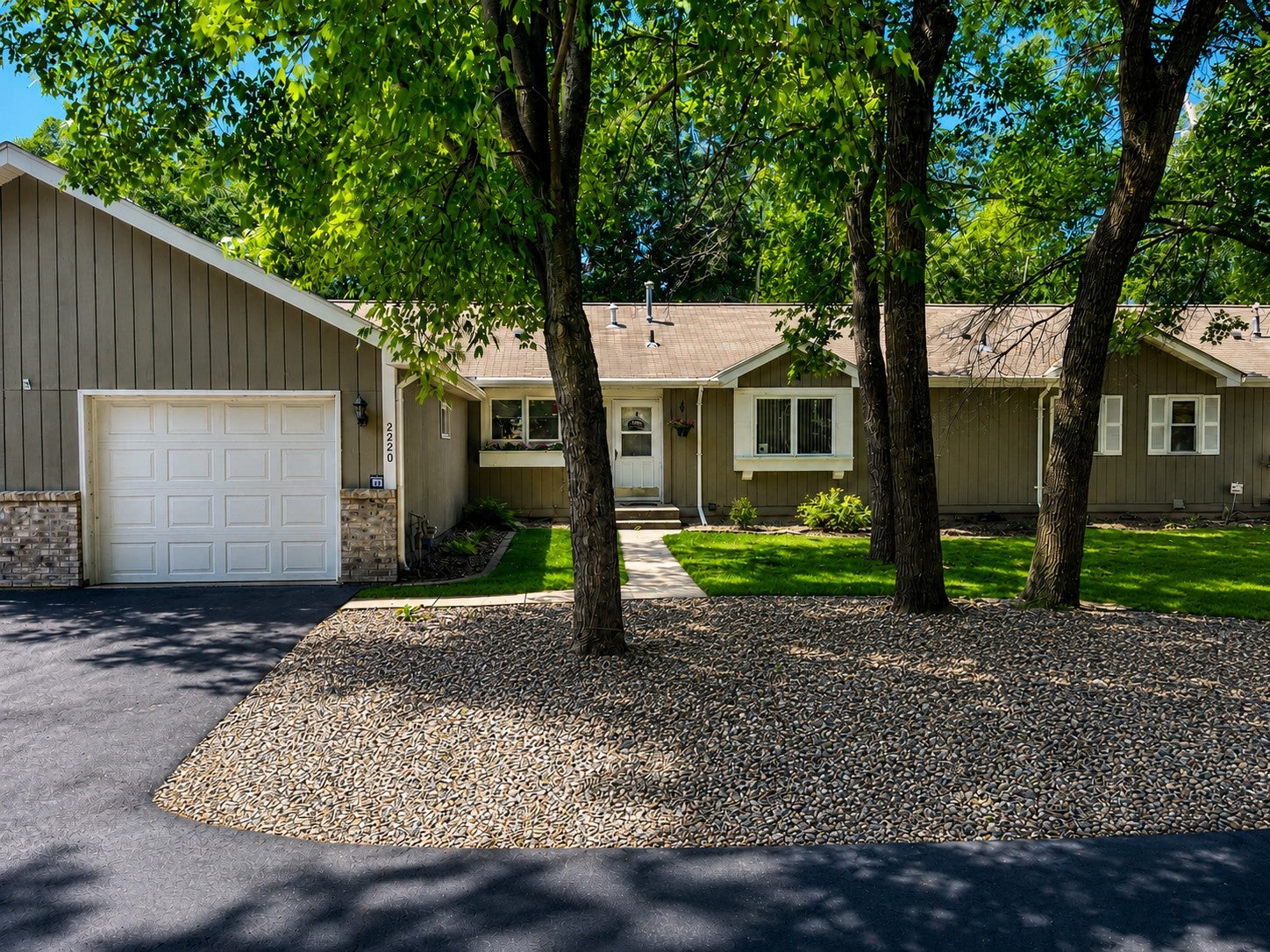 2220 Spruce Dr, Brainerd, MN 56401