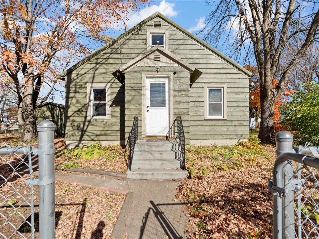 21 1st St, Crosby, MN 56441