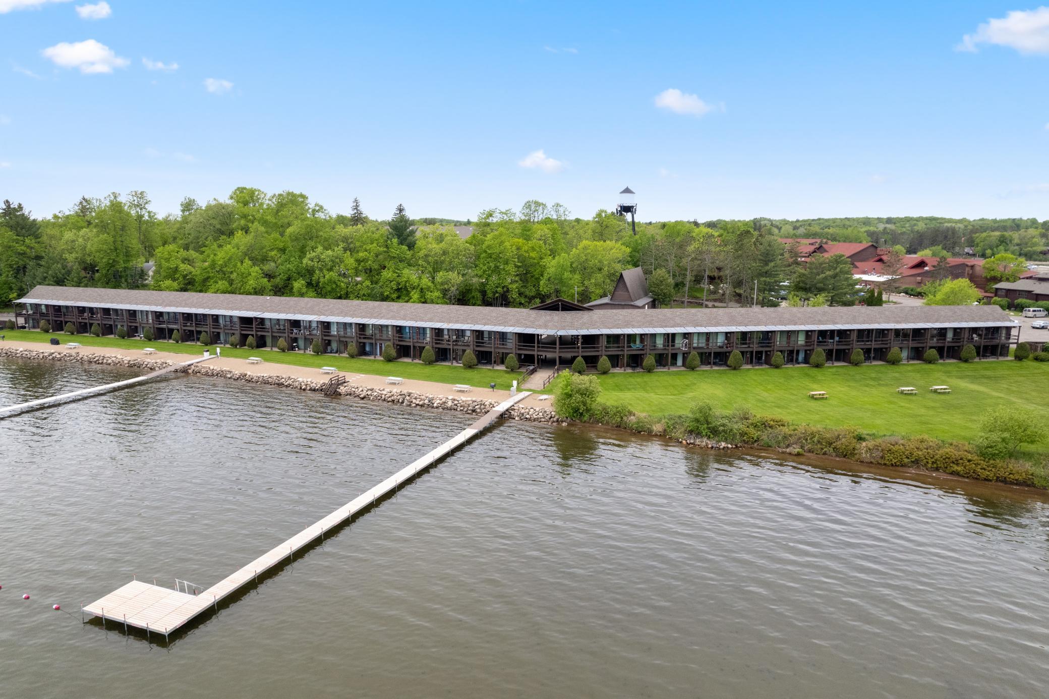 9201 Breezy Point Dr, Pequot Lakes, MN 56472