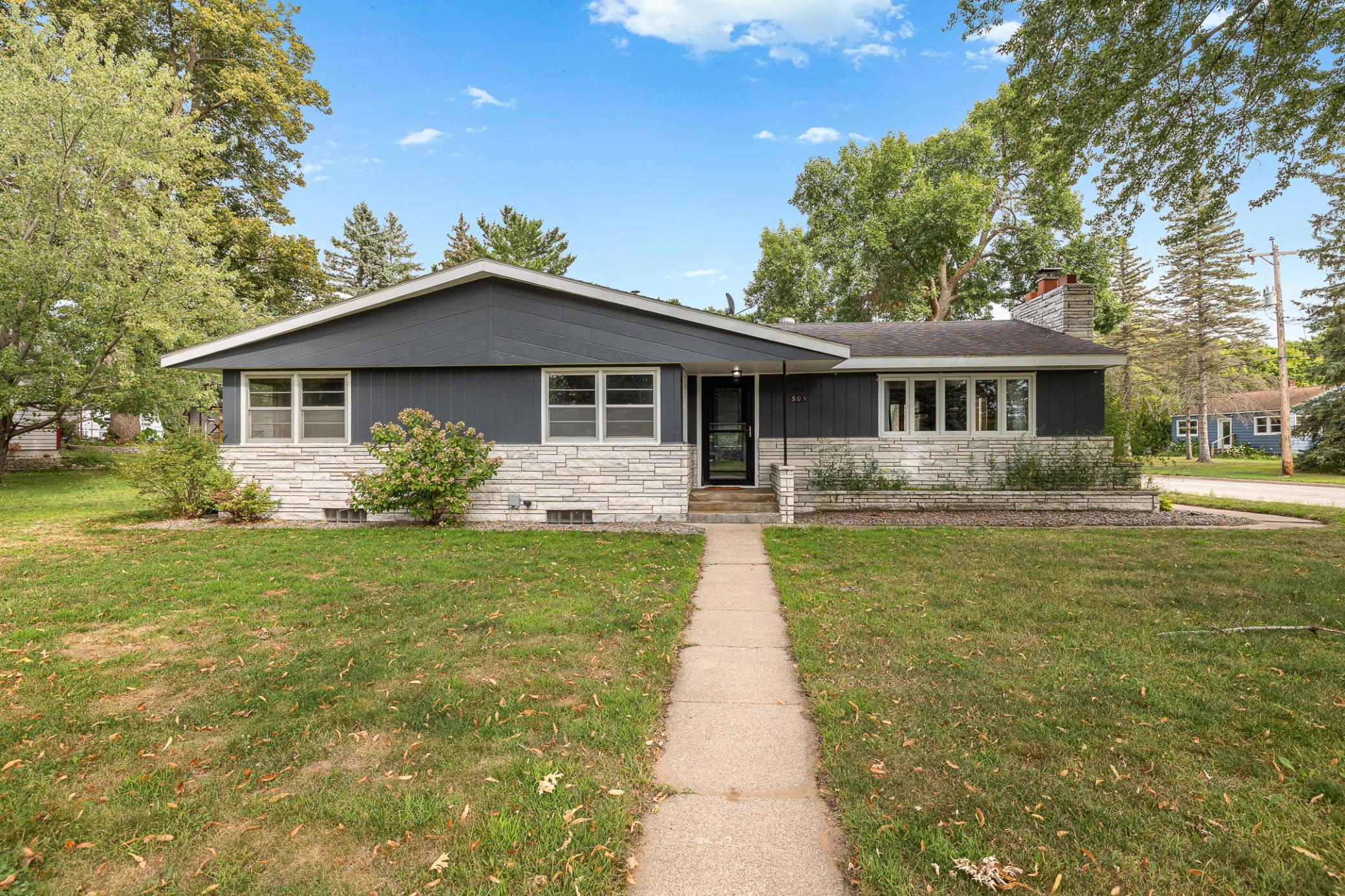 505 9th St, Little Falls, MN 56345