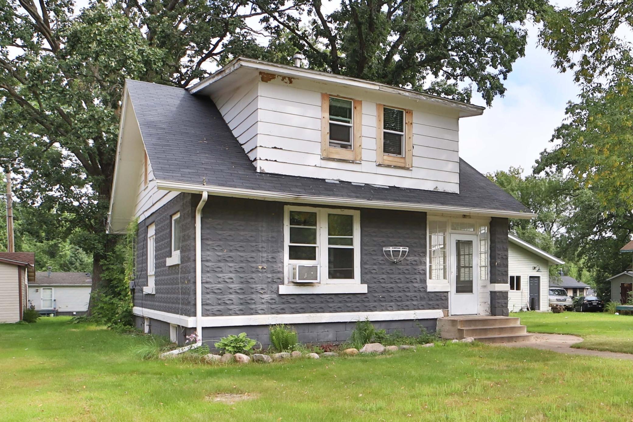 415 1st St, Crosby, MN 56441