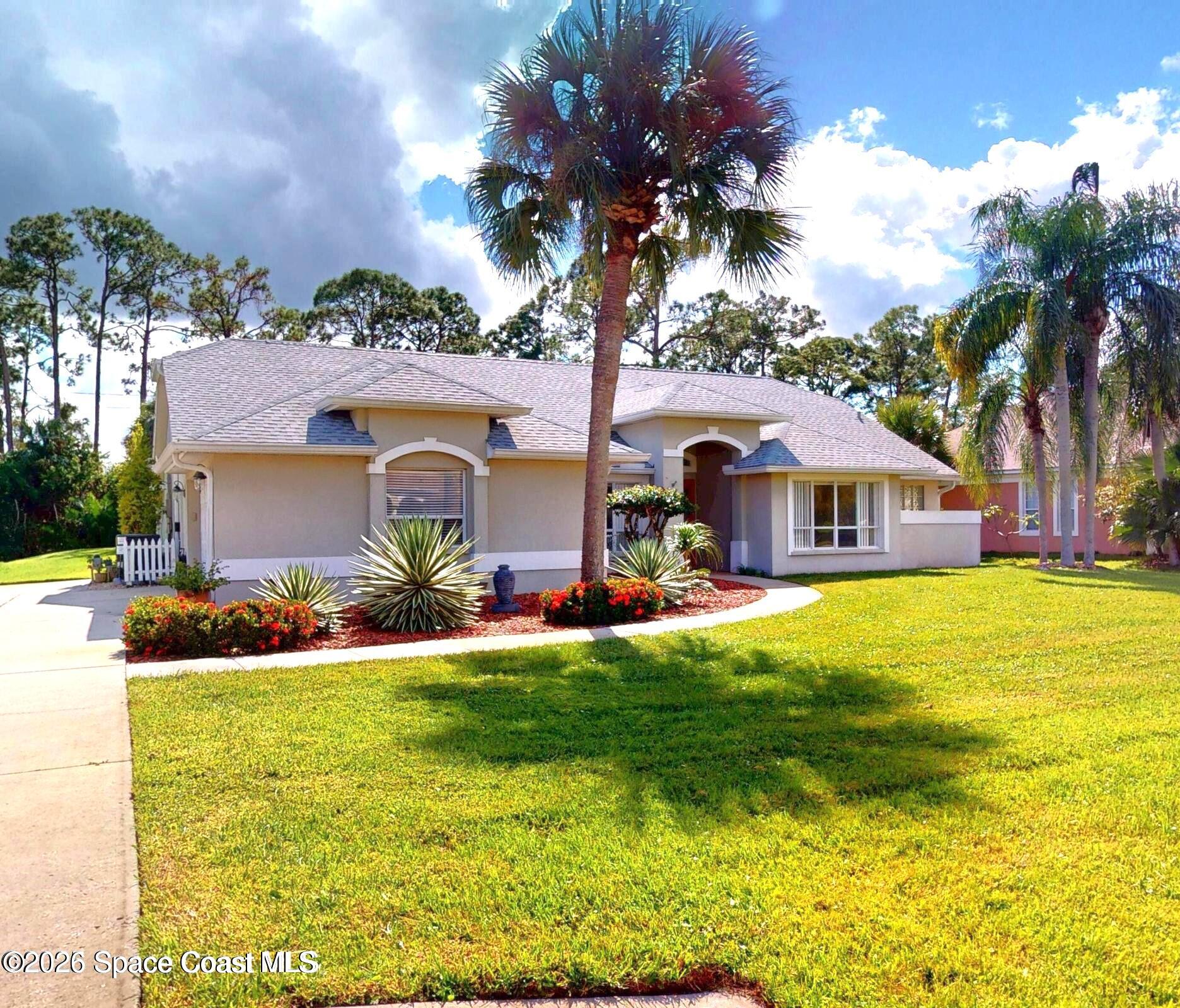 3886 Peacock Dr, Melbourne, FL 32904 photo