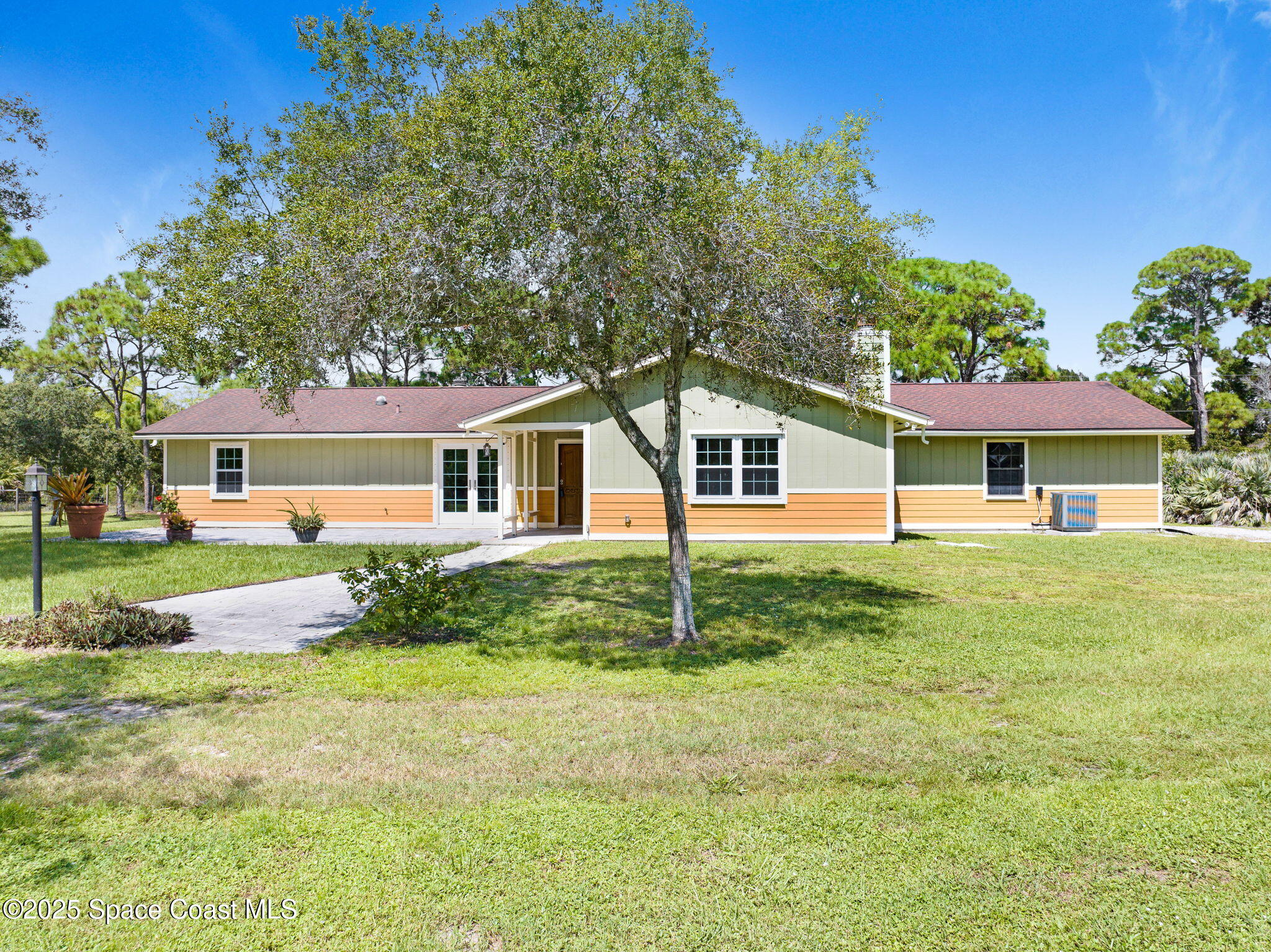 6570 Whispering Pines Ln, Grant, FL 32949