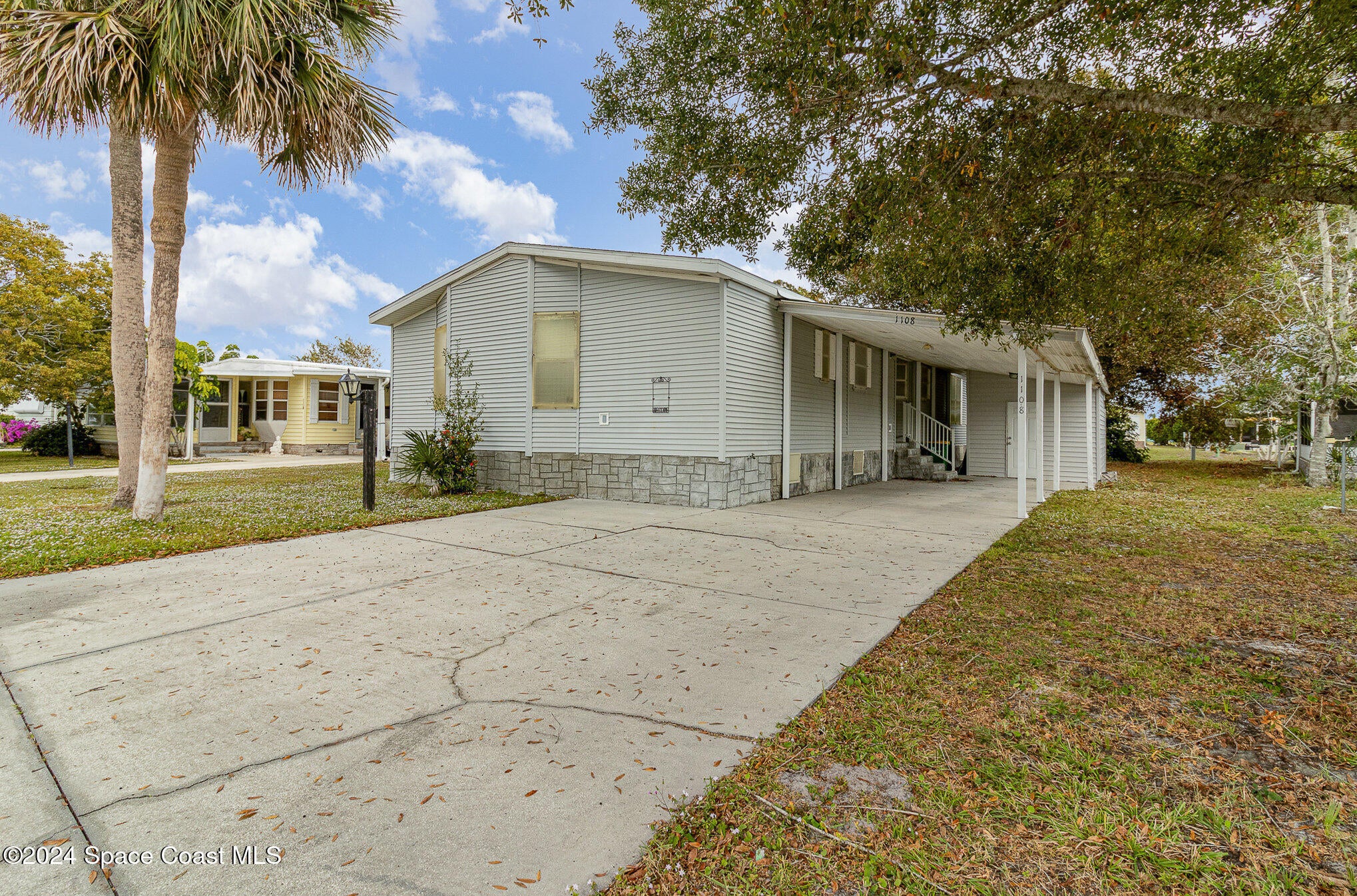 1108 Indigo Dr, Barefoot Bay, FL 32976