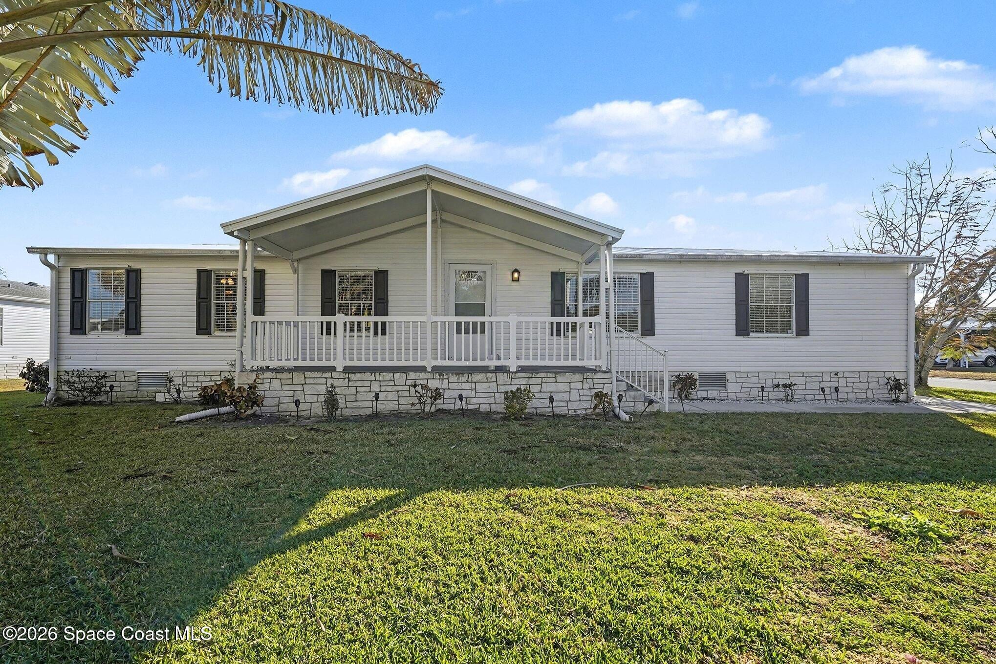926 Laurel Cir, Barefoot Bay, FL 32976