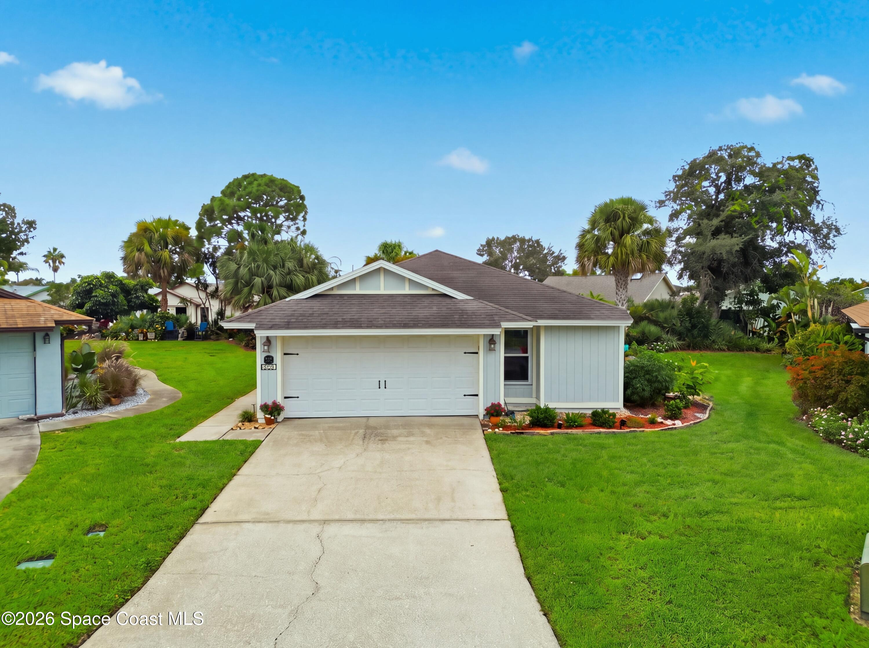 527 Oak Mont Pl, Melbourne, FL 32940