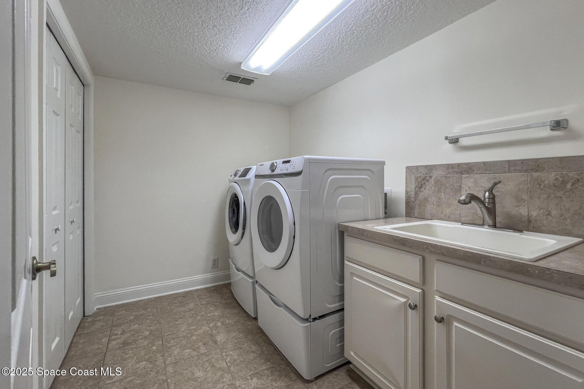 Single Family Residence in Fernandina Beach FL 95070 Starling Court 31.jpg