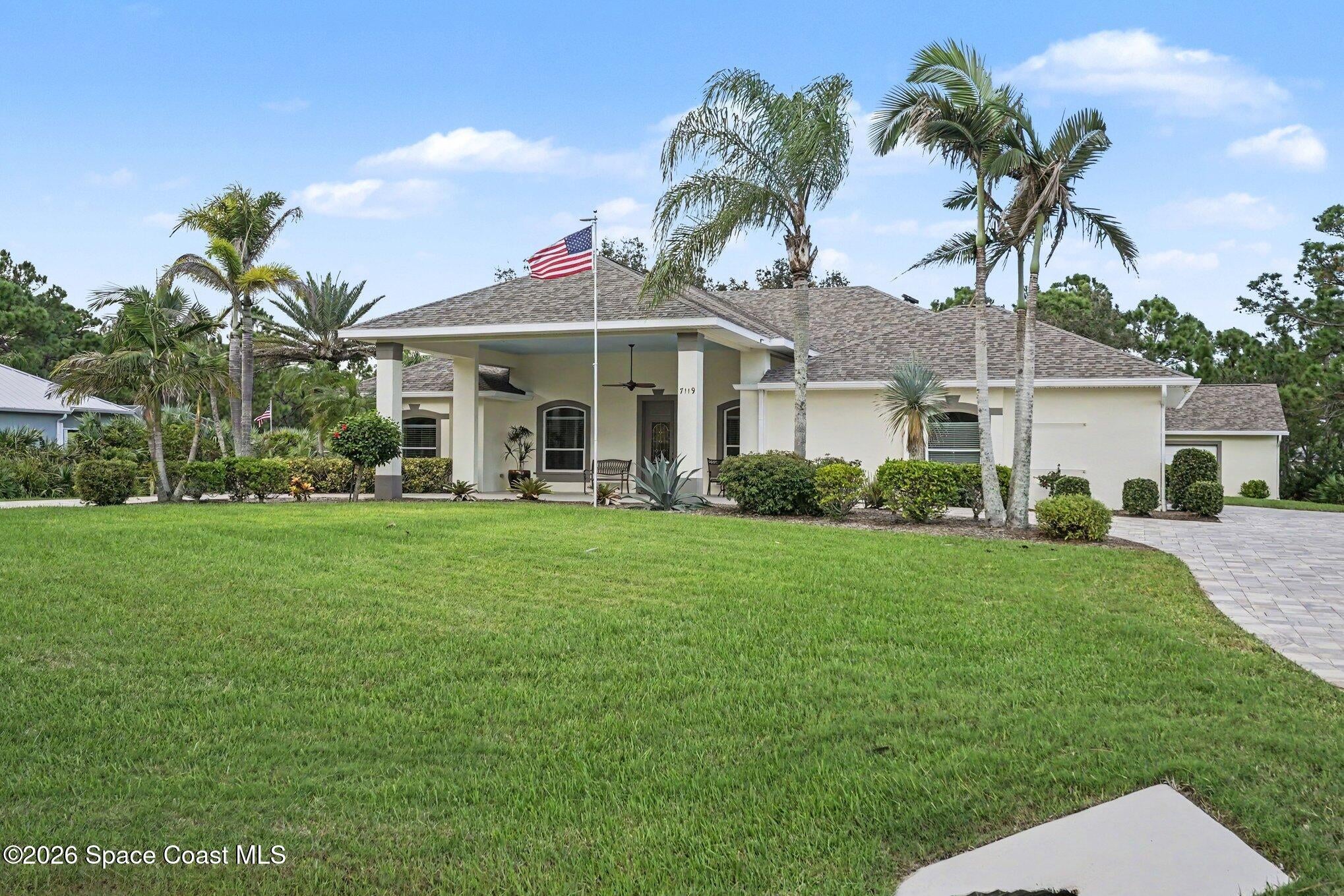 7119 Hacienda Dr, Grant, FL 32949