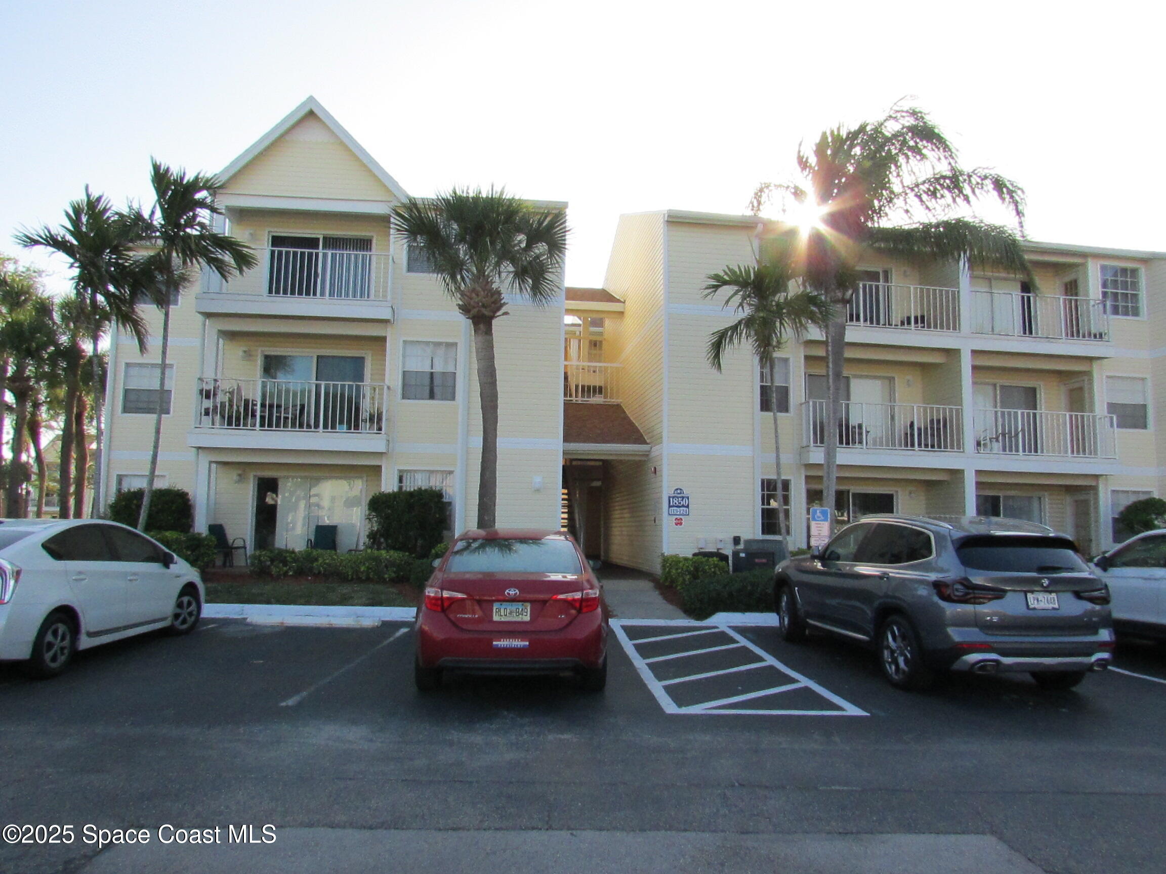 1850 Charlesmont Dr, Melbourne, FL 32903