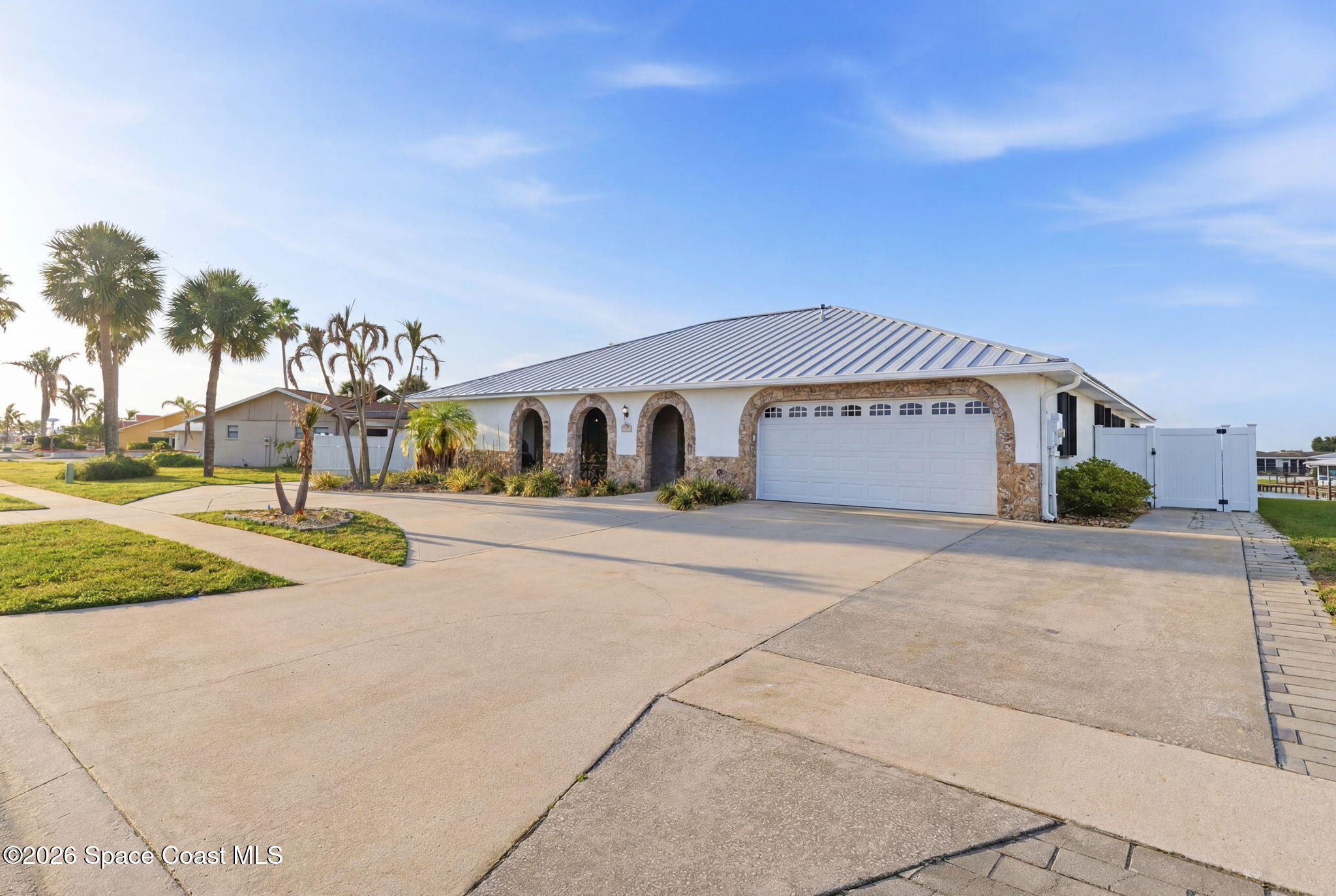 1525 Sykes Creek Dr, Merritt Island, FL 32953 photo