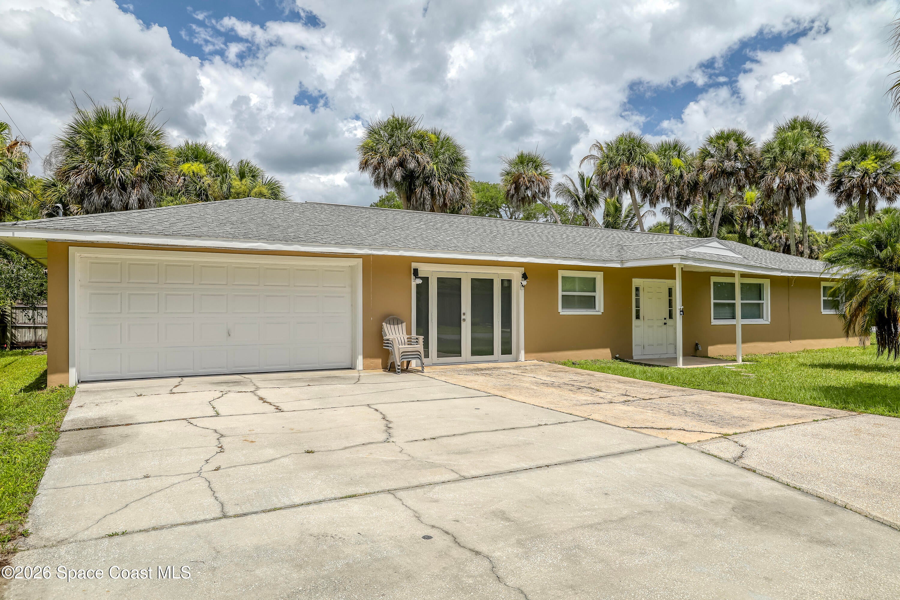215 Pelican Dr, Melbourne Beach, FL 32951