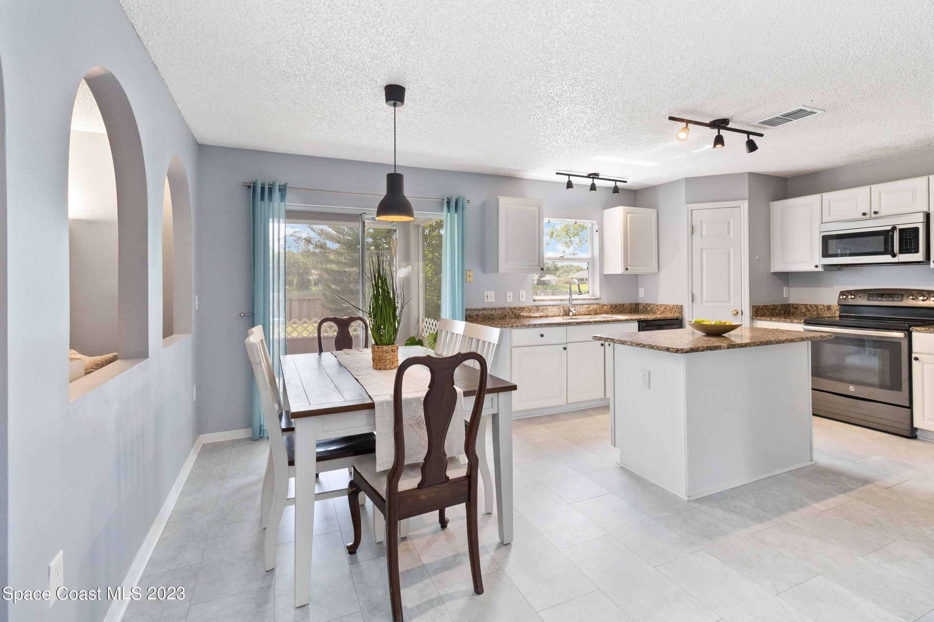 1531 Vista Lake Cir, Melbourne, FL 32904 photo