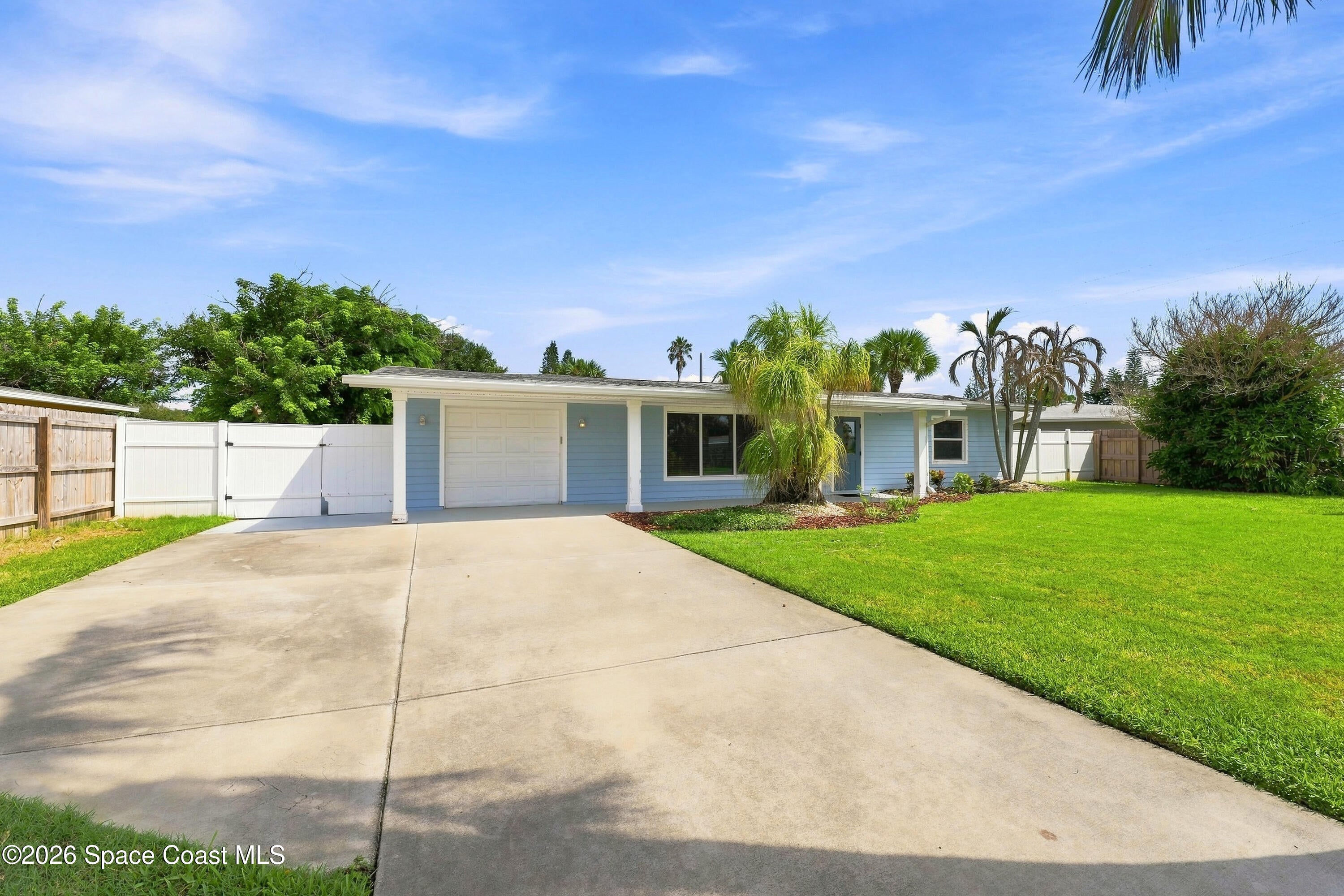 110 W Pasco Ln, Cocoa Beach, FL 32931 photo