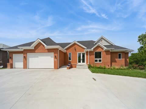Single Family Residence in West Des Moines IA 1863 Glen Oaks Drive.jpg