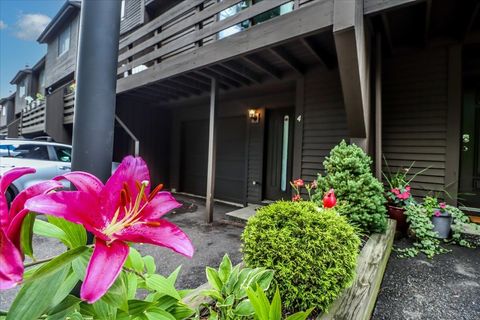 Condominium in Danbury CT 157 Shelter Rock Road #4.jpg