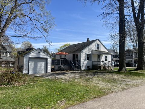 Single Family Residence in New London CT 15 Cedar Grove Avenue.jpg
