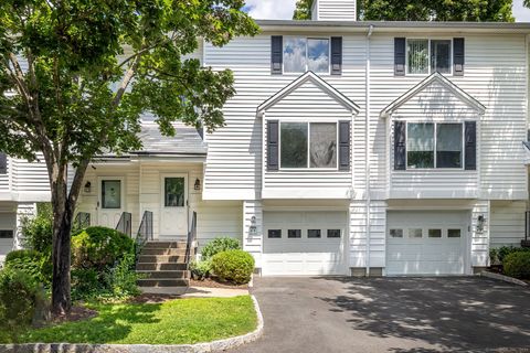 Condominium in Danbury CT 10 South Street #77.jpg